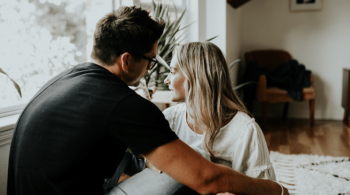 چرا لحظه ای عاشق کسی هستید و لحظه بعد احساس می کنید او آزاردهنده و غیرقابل تحمل است؟